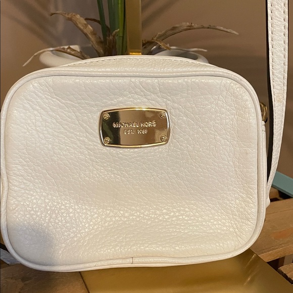 Michael Kors Crossbody Bag (EUC) - Picture 2 of 9